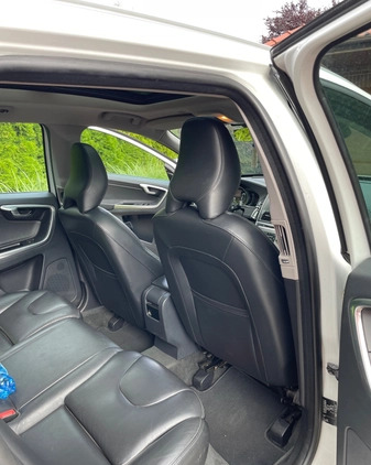 Volvo XC 60 cena 89500 przebieg: 172000, rok produkcji 2016 z Inowrocław małe 121